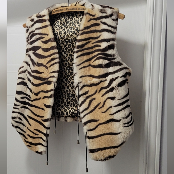 RABBIT Vest w/ Tiger Print - Picture 2 of 2
